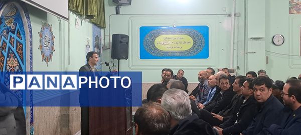 جلسه آموزش خانواده ویژه والدین پایه‌های دهم و یازدهم در دبیرستان شاهد ابوذر غفاری 