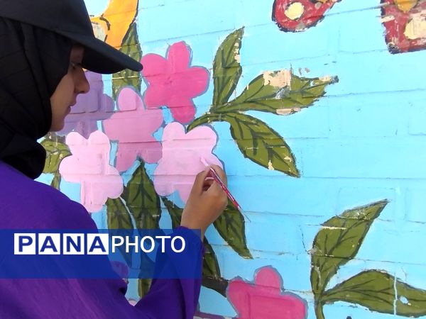 اردوی جهادی رنگ‌آمیزی مدارس با حضور دختران بیرجندی