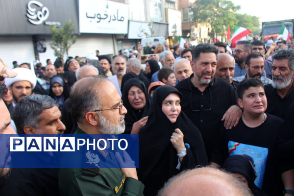 جلوه‌های حماسی از حضور نوجوانان قمی در مراسم تشییع شهدا 