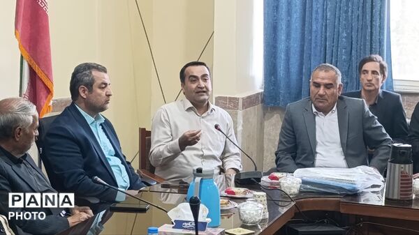 تجلیل از دانش‌آموزان مقام‌آور جشنواره علمی و پژوهشی در ملکان