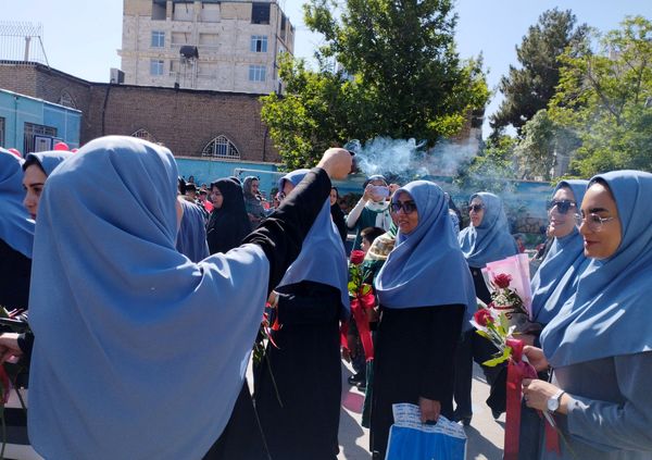 برگزاری جشن و تقدیر از معلمان در دبستان امامت یک