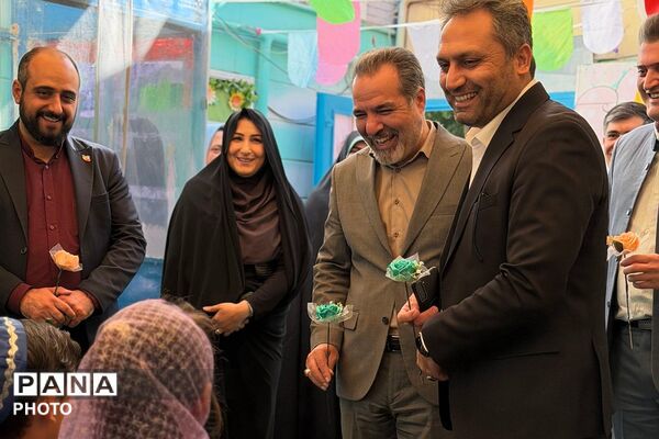 نواخته شدن زنگ غنچه ها در کودکستان ملورین ناحیه دو شهرری 