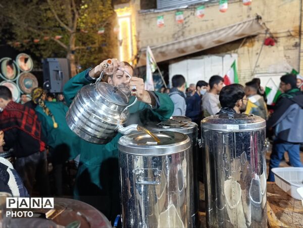 موکب های چایخانه برپا شده در حسینیه امام  خمینی(ره) 