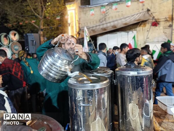 موکب های چایخانه برپا شده در حسینیه امام  خمینی(ره) 