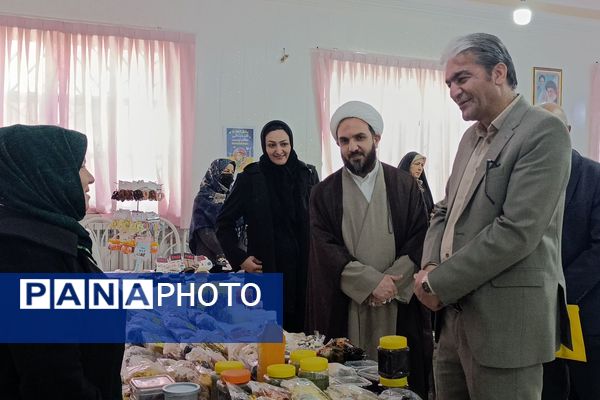 جشن یاوران انقلاب در دبیرستان محبی نیشابور 