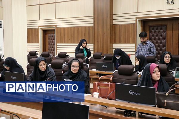 جلسه رابطین بسیج مدارس در سالن معلم ناحیه دو شهرری