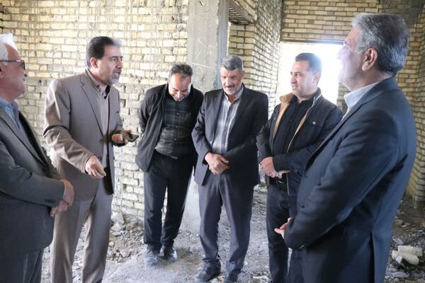 بازدید مشاور وزیر آموزش و پرورش از پروژه‌های مدرسه‌سازی در بخش بهمن ابرکوه 