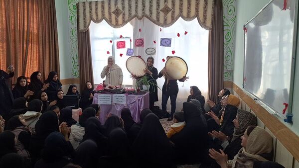 مراسم مهرِ مادرانه در مدرسه برادران رحمانی خلیل آباد