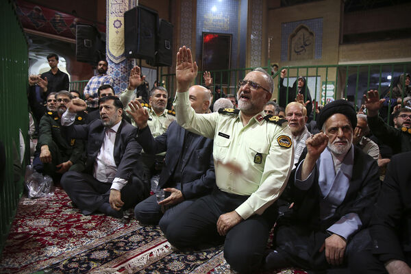 جلوه‌هایی از مراسم وداع با پیکر سردار شهید «نیلفروشان» در قم