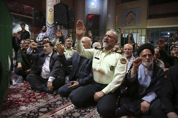 جلوه‌هایی از مراسم وداع با پیکر سردار شهید «نیلفروشان» در قم