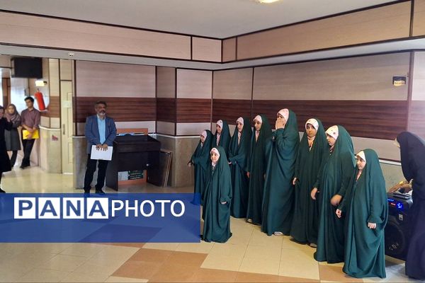 اجرای سرود به مناسبت هفته وحدت و میلاد نبی اکرم (ص) در اداره آموزش و پرورش پردیس 