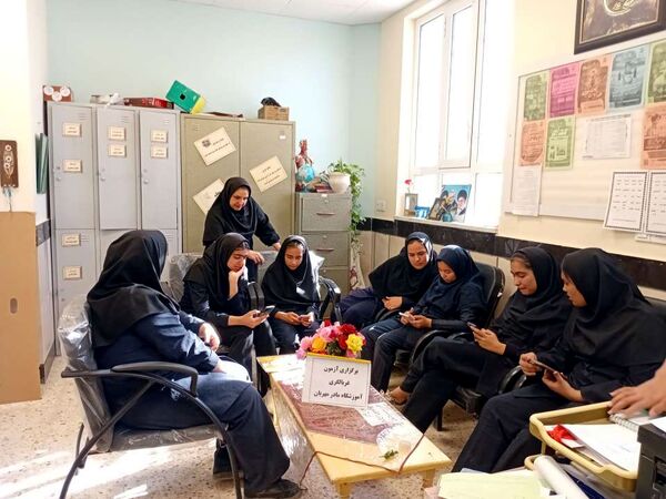 آزمون غربالگری پایه نهم در دبیرستان مادرمهربان خلیل آباد