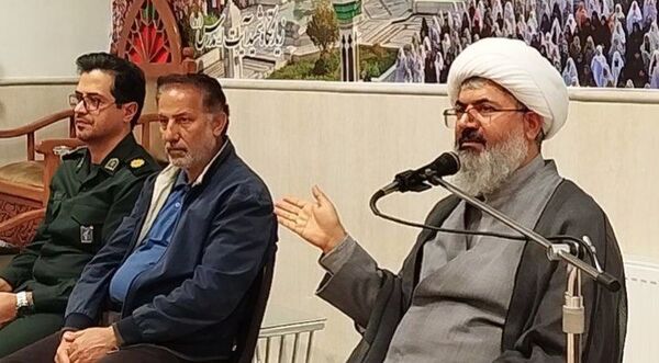 دیدار فرماندهان بسیج دانش آموزی مدارس کاشمر با امام‌ جمعه شهرستان