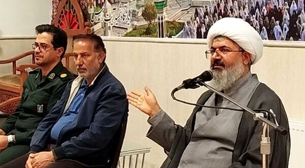 دیدار فرماندهان بسیج دانش آموزی مدارس کاشمر با امام‌ جمعه شهرستان