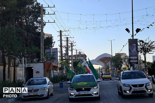 رژه‌ خودرویی با پرچم مقدس آستان‌قدس‌رضوی به مناسب دهه کرامت در بهارستان