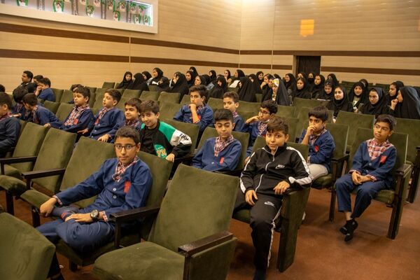 آیین رونمایی کتاب یک نفس تا کربلا روایت داستان زندگی دانش آموز شهید حسین سلیمی