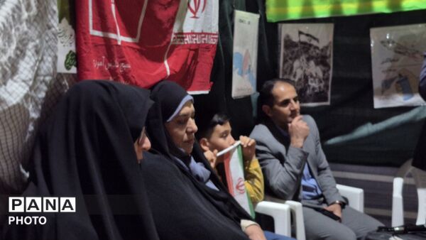 برپایی موکب سازمان دانش‌آموزی به مناسبت روز دختر در حاشیه تجمعات شبانه مردم 