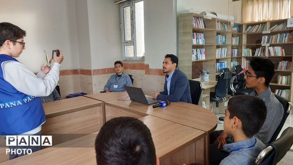 تقدیر از همیاران مشاور مدرسه هیات امنایی شهید میرحبیبی  ناحیه 4 کرج