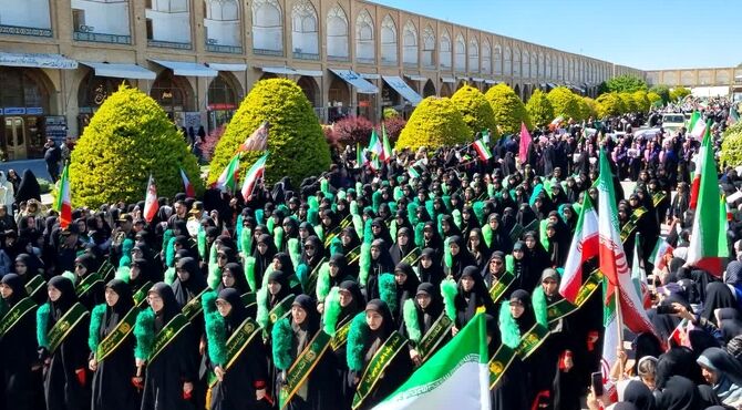 نمایش اقتدار و هم‌آوایی دختران در اجتماع بزرگ «دختراتو ببین»
