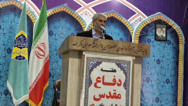 سخنرانی معاون مدیرکل و مدیر آموزش و پرورش کاشان در نماز جمعه و برگزاری میز خدمت در مصلی