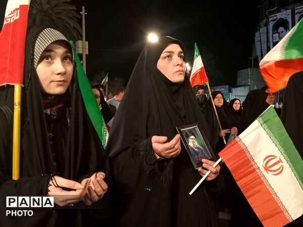 مردم گرگان همچنان در میدان های شهر 