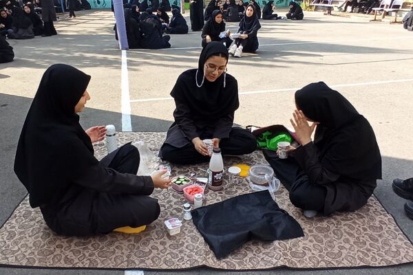 صبحانه سالم به‌مناسبت هفته بهداشت‌روان در دبیرستان شاهد‌ ندای‌فاطمه(س) ناحیه 2 شهرری 