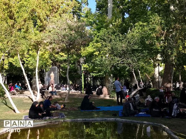 عرفه روز نیایش در همدان