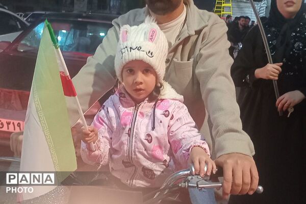 همدلی و حضور پرشور مردم و کودکان بهارستانی در راهپیمایی شبانه«جنگ رمضان»