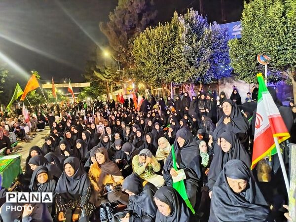 آیین عزاداری و نماز استغاثه به یاد رهبر امت اسلام در حسینیه امام خمینی 