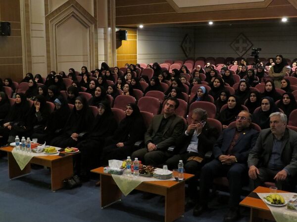 دیدار مشاور وزیر در امور زنان با دانشجویان دانشگاه فرهنگیان 