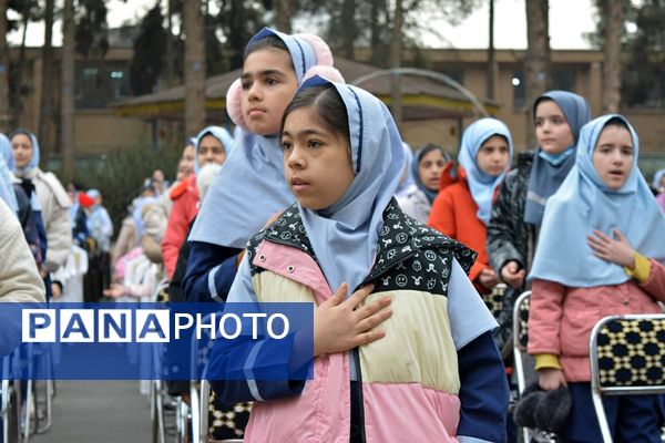 حضور خادمان رضوی در مدرسه قدر بهارستان‌دو