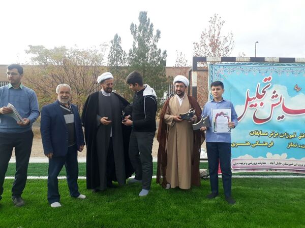همایش تجلیل از دانش‌آموزان برتر مسابقات قرآن، عترت نماز شهرستان خلیل‌آباد 