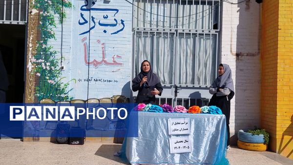  تجلیل از همیاران مشاور دبیرستان نمونه دولتی مهرورزان