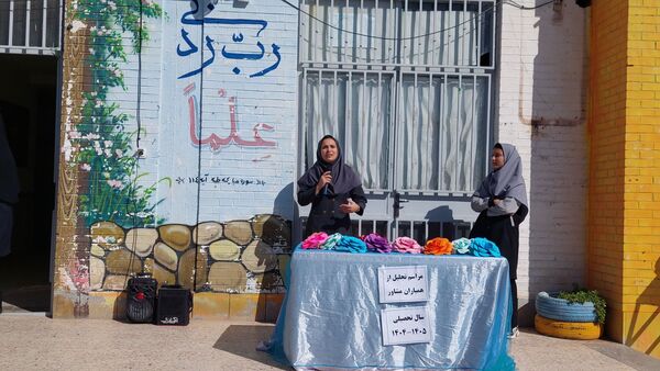  تجلیل از همیاران مشاور دبیرستان نمونه دولتی مهرورزان