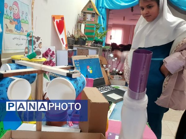 نمایشگاه آثار پژوهشی دانش آموزان رودهن
