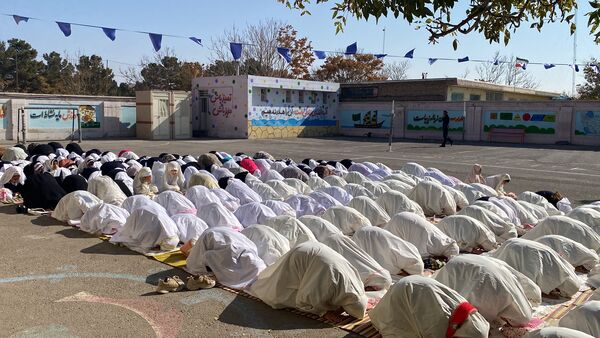 آسمان باخرز به امید رحمت؛ نماز باران با حضور دانش‌آموزان و مسئولان اقامه شد