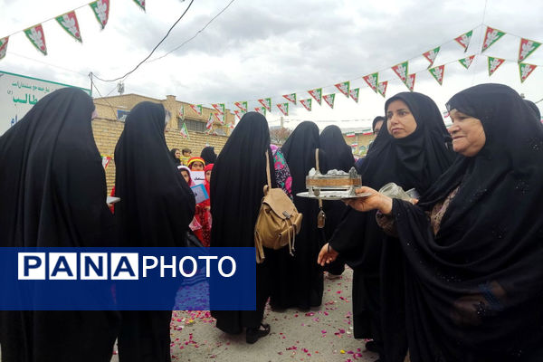 استقبال از دانش‌آموزان شرکت کننده در مسابقات قرآن، عترت و نماز در شهرستان چرام