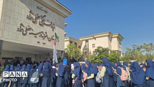 طنین زنگ ایثار و شهادت در دبستان آرمینه مصلی‌نژاد