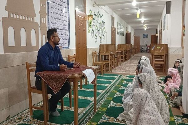 جلسه هفتگی توسل به آقا امام زمان (عج) در خوابگاه دخترانه شهید مجید دهنوی 
