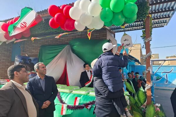 جشن دهه فجر و اعیاد شعبانیه در مدارس ناحیه دو شهرری 