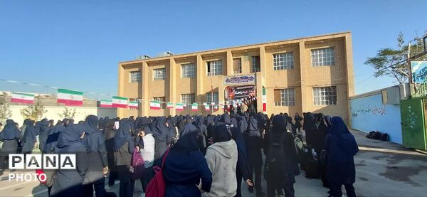 تقدیر از برگزیدگان کشوری جشنواره نوجوان خوارزمی در دبیرستان حضرت معصومه(س) شهر جعفریه