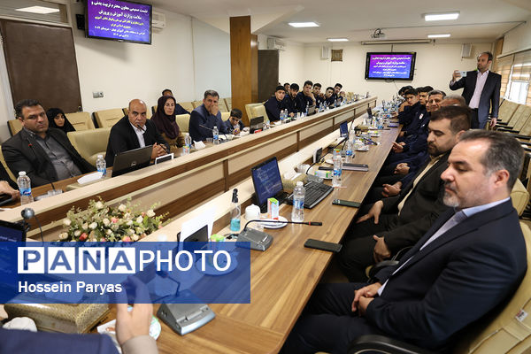 نشست صمیمی معاون تربیت بدنی و سلامت با ورزشکاران و کادر فنی تیم ملی والیبال دانش‌آموزی