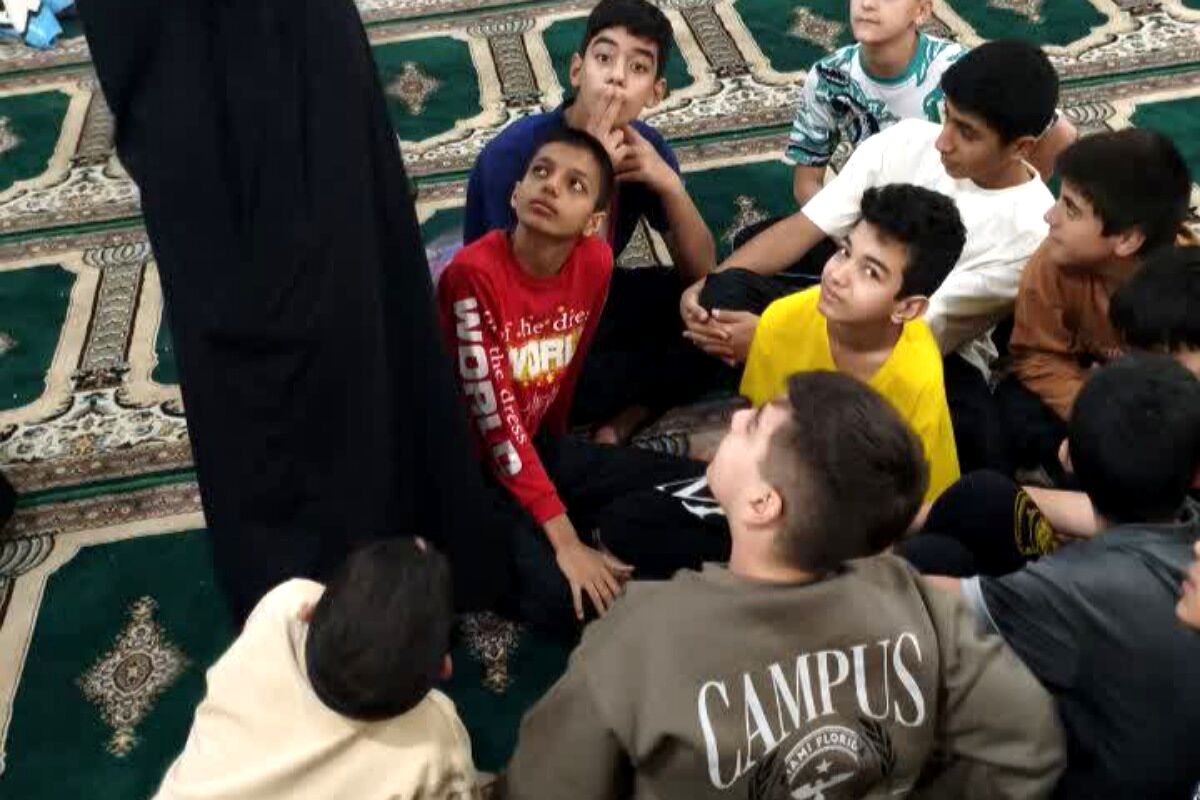 اعتکاف دانش آموزی در مسجد حضرت ابوالفضل قیامدشت