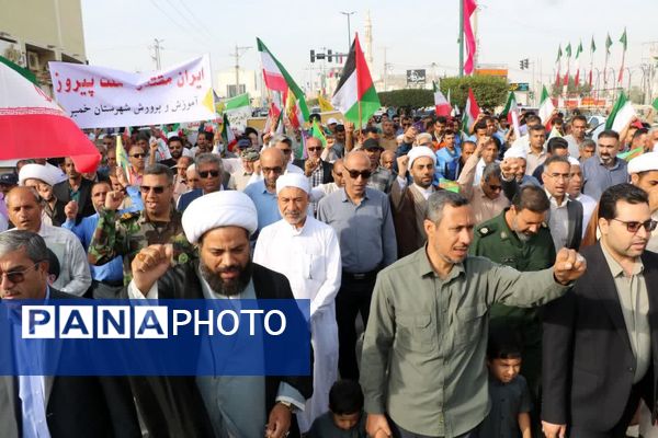 مردم بندرخمیر با حضور یکپارچه در ۲۲ بهمن اقتدار خود را فریاد زدند