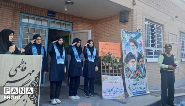 گرامیداشت هفته نیروی انتظامی در دبیرستان نمونه فرهنگ نیشابور 