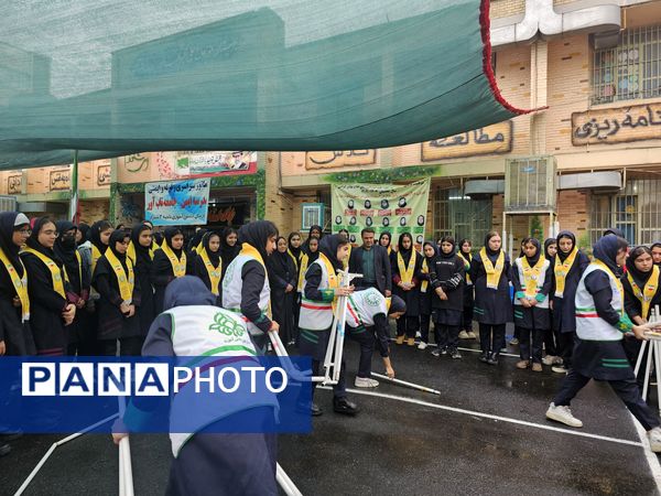 اجرای مانور زلزله در دبیرستان حاج علی اکبر گراشی ناحیه 3 شیراز