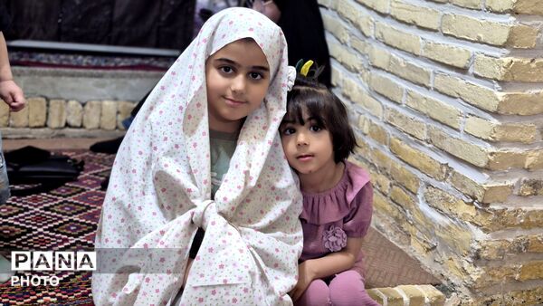 فارسان سیاه‌پوش محرم شد