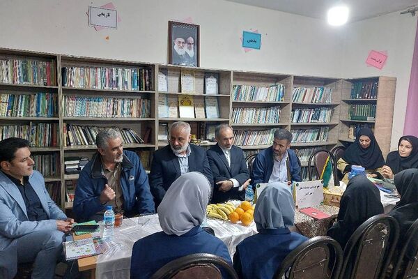 گفت‌وگوی خلاق دردبیرستان فاطمه‌الزهرا؛ نشست مشترک ناشر، معاونین و دانش‌آموزان نویسنده برای رفع چالش‌ها
