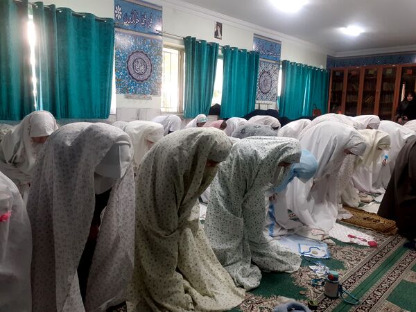 تمرین بندگی دانش آموزان مدرسه هدی یک برای ماه مبارک رمضان