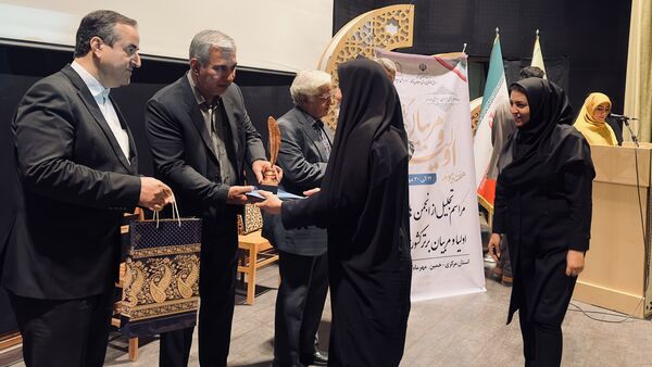 بزرگداشت‌ هفته پیوند و تجلیل از انجمن‌های اولیا و مربیان برتر استان مرکزی در سطح کشور